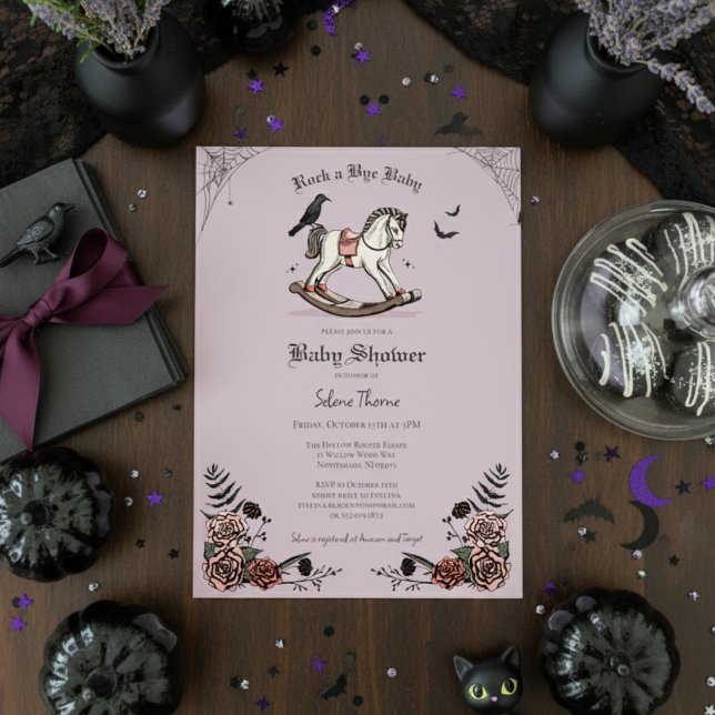 Invitación Roca gótica gótica morada de caballo a Bye Baby Sh (Cute Gothic Halloween Baby Shower Invitation. Rocking Horse & Roses Vintage Rock a Bye Baby Shower)