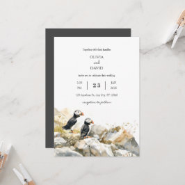 Invitación Rocky Shoreline con Puffins Couple Beach Wedding