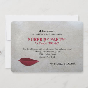 Invitación roja de los labios