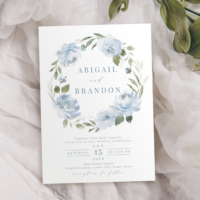 Invitación Romántico boda de flores azules polvorientas (Romantic garden dusty blue floral wreath wedding invitation)
