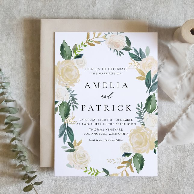Invitación Romántico Boda de guirnaldas florales de crema aco (Romantic wedding invitation with ivory floral wreath, greenery, and faux gold foil accents.)