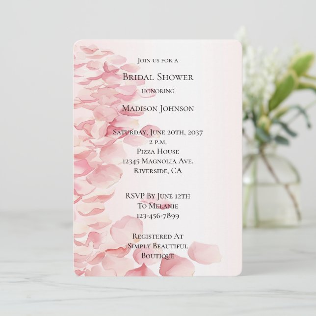 Invitación Romántico Rubor Pink Rose Petals Bridal Shower (Anverso de pie)