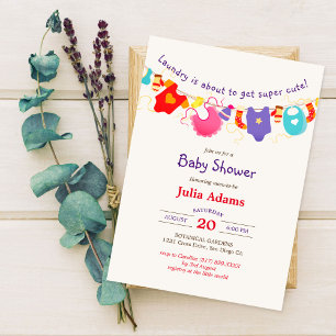 Invitación Ropa de baby shower de color naranja amarillo púrp