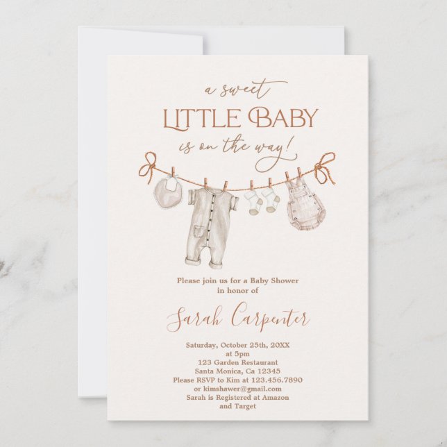 Invitación Ropa de Baby Shower neutra de género (Anverso)