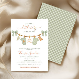 Invitación Ropa de bebé en verde sage boho para baby shower