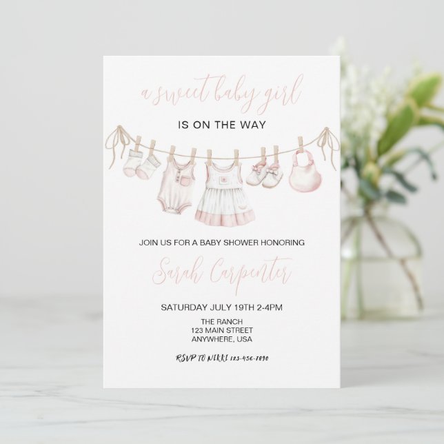 Invitación Ropa de bebé rosa pastel para niña Cumple de bebé (Anverso de pie)