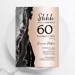 Invitación Rosa Agate Negro Oro Sorpresa 60 cumpleaños<br><div class="desc">La ágata de oro negro y rosa sorprende la invitación de la fiesta de cumpleaños número 60. Elegante diseño moderno con fondo de geodoro de mármol ágata, rosa purpurina falso de oro y letra de guión de tipografía. La carta de invitación de moda es perfecta para una elegante celebración del...</div>