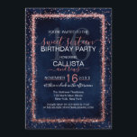 Invitación Rosa azul de la marina Oro aspersado Confetti dulc<br><div class="desc">La elegante, glamurosa y moderna invitación a la fiesta de 16 cumpleaños es perfecta para un evento contemporáneo y elegante. Cuenta con un purpurina de confeti color rosa rosa brillante, falso y impreso, sobre un fondo de color azul marino. La parte posterior muestra el mismo purpurina, pero se esparce por...</div>