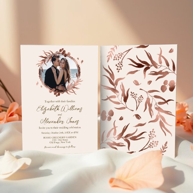 Invitación Rosa de Monograma Wreath Relieve metalizado dorado (Subido por el creador)