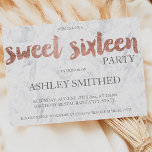 Invitación Rosa de oro tipografía mármol Sweet 16<br><div class="desc">Típografía de oro Rosa de mármol Sweet dieciséis cumpleaños invitación a la fiesta. moderna,  sencilla,  elegante y moda imitación rosa tipografía con letras de las manos sobre un fondo de mármol blanco moderno.</div>