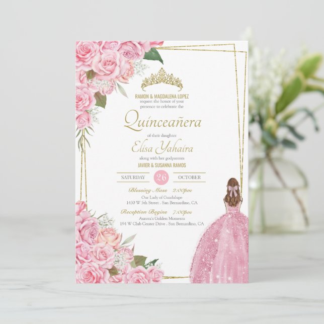 Invitación Rosa floral rosa Quinceanera Vestido elegante (Anverso de pie)