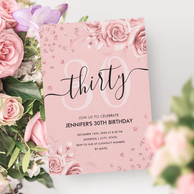 Invitación Rosa Gold Floral Purpurina 30.º guión de cumpleaño (Rose Gold Floral Glitter 30th Birthday Script Invitation)
