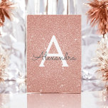 Invitación Rosa Gold Purpurina Sweet 16 Save the Date<br><div class="desc">Rosa Purpurina de espuma de oro Dulce Dieciséis Monograma Nombre y Primer Guardar la Invitación de fiesta de cumpleaños. Esta invitación es perfecta para la fiesta de cumpleaños del Rosa Purpurina Gold Sparkle que busca celebrar en oro rosa.</div>