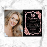 Invitación Rosa Negro Foto Oro 50 cumpleaños<br><div class="desc">Elegante invitación floral de 50 años con tu foto. Diseño de color rosa negro brillante con oro rosa purpurina falso. Cuenta con rosas rosas rosas rosas negras, fuente de guiones y confiti. Perfecto para un elegante fiesta de celebración de cumpleaños. Personaliza con tus propios detalles. ¡Se puede personalizar para cualquier...</div>