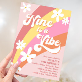 Invitación Rosa Nueve es un Vibe Retro Daisy Aniversario del 