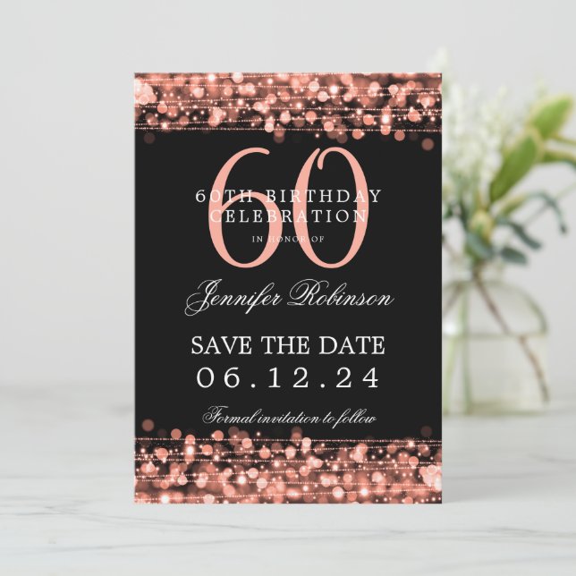 Invitación Rosa Oro 60 cumpleaños Guardar la fecha con detall (Anverso de pie)