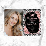 Invitación Rosa Oro Blanco Negro Damasco Foto 50 cumpleaños<br><div class="desc">Elegante invitación de 50 años floral femenina con tu foto. Diseño de color rosa blanco y negro brillante con oro rosa purpurina falso. Presenta un patrón de damasco en blanco y negro, rosas rosas rosadas de color negro, fuente de guión y confeti. Perfecto para un elegante fiesta de celebración de...</div>