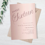 Invitación Rosa oro script lujo Sweet 16<br><div class="desc">Una invitación moderna de Sweet 16. Fondo Subió de gradiente dorado y la palabra Dieciséis escrito con letras grandes. Personalice y agregue un nombre y detalles del fiesta.</div>