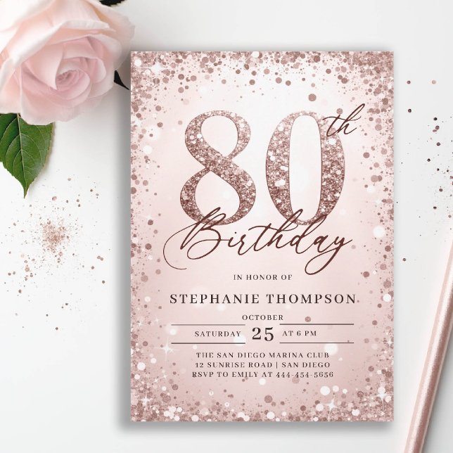Invitación Rosa purpurina Audaz Calligrafía Moderno 80 cumple (80th birthday invitation for women her glitter sparkle rose gold elegant glam luxury calligraphy)