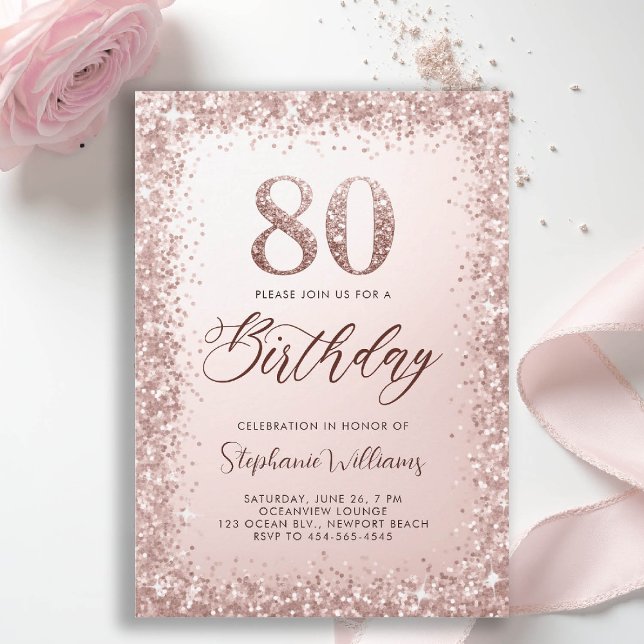 Invitación Rosa purpurina caligrafía de oro 80 cumpleaños mod (80th birthday invitation for women her glitter sparkle rose gold elegant glam luxury stylish classy)