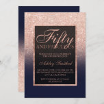 Invitación rosa  purpurina de oro azul marino cincuenta fabul<br><div class="desc">Una moderna moda de bonito y elegante ducha de purpurina color rosa oscuro con un color azul marino pastel. 50 y fabulosa invitación para fiestas de 50 años con un patrón subió en tonos dorados que desciende a un fondo azul marino con un elegante marco dorado Perfecto para los 50...</div>