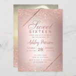 Invitación Rosa purpurina de oro foto metálica Sweet 16<br><div class="desc">Tipografía de oro Rosa rayas geométricas y purpurina de oro rosa rosa Relieve metalizado metálico color oro dulce invitación a fiesta de 16 años. Agrega tu foto al fondo.</div>