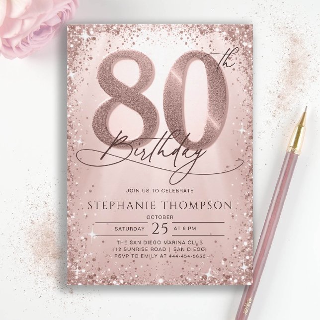 Invitación Rosa purpurina Gold Glam Calligraphy 80 cumpleaños (80th birthday invitation for women her glitter sparkle rose gold elegant glam luxury calligraphy)