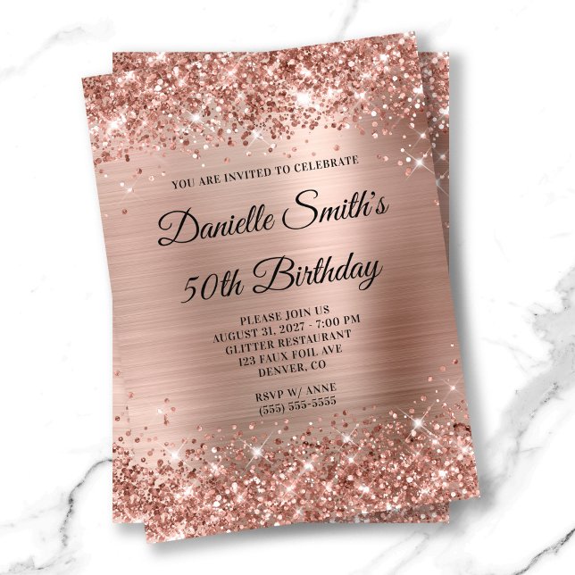 Invitación Rosa Purpurinoso de oro Monograma 50 cumpleaños Re (Rose Gold Glittery Foil Monogram 50th Birthday Invitation 5x7)