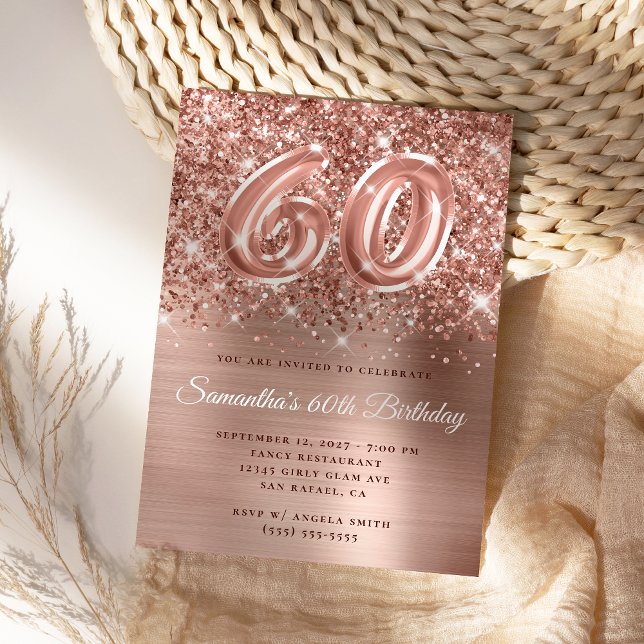 Invitación Rosa Purpurinoso Glam número 60 cumpleaños (60th Birthday Rose Gold Glam Invite)