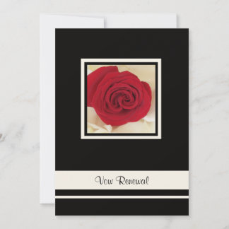 Invitación Rosa Roja sobre Petales Rosas Cream promete renova