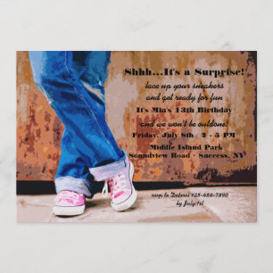 Invitación rosada de las zapatillas de deporte