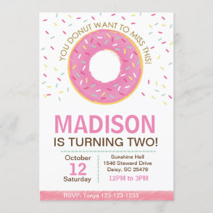 Invitación rosada del cumpleaños del buñuelo