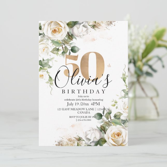 Invitación Rosas Blancas y Flor Dorada Elegante 50 cumpleaños (Anverso de pie)