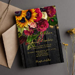 Invitación Rosas de girasol y burdeos casamiento rústico<br><div class="desc">Elegante boda de moda elegante plantilla de invitación sobre madera de grano marrón oscuro con un hermoso girasol amarillo y un ramo de rosas borgoñas rojos, cuerdas de luces intermitentes y un falso guión de tipografía de oro. Fácil de personalizar con tus detalles! La invitación es apta para elegantes bodas...</div>