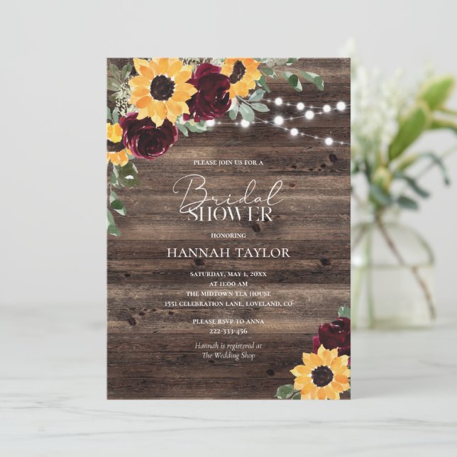 Invitación Rosas del girasol Borgoña Wood Bridal Shower (Anverso de pie)
