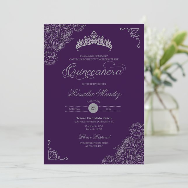 Invitación Rosas morados y plateados elegante Quinceañera (Anverso de pie)