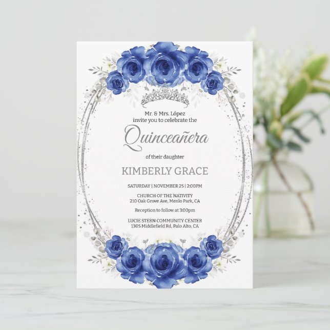 Invitación Rosas Plata y Azul Real Elegante Quinceanera (Anverso de pie)