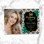 Invitación Rosas verdes esmeraldas foto de oro negro 50 cumpl<br><div class="desc">Elegante invitación de 50 años floral femenina con tu foto. Diseño de color blanco negro y verde esmeralda con oro falso purpurina. Presenta un patrón de damasco blanco y negro, rosas de zafiro, fuente de guión y confeti. Perfecto para un elegante fiesta de celebración de cumpleaños. Personaliza con tus propios...</div>