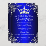 Invitación Royal Blue Sweet 16 Silver Pearl Damask Crown<br><div class="desc">Invitación de cumpleaños a la corona Tiara Royal Blue Sweet 16. Elegante diseño de damasco de perlas. Por favor tenga en cuenta que todas las imágenes planas no tienen joyas reales.</div>