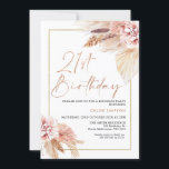 Invitación Rubor Boho Pampas Grass 21º cumpleaños<br><div class="desc">Invitación de cumpleaños 21ª a la Grasa Boho Pampas de Rubor Invitación de cumpleaños inspirada en Bohemia con dos arreglos florales de color tierra y rosa pálido con pampas y una moderna imagen caligráfica como un encabezado en una textura de oro falso rosa. Ideal para quien busca una invitación de...</div>