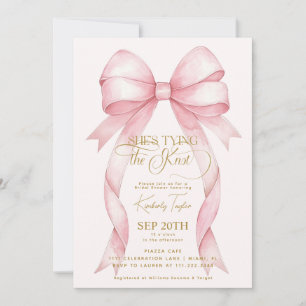Invitación Rubor Pink Bow ella está atando la ducha nupcial