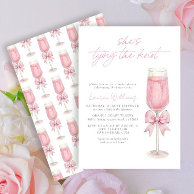 Invitación Rubor Pink Bow ella está atando la ducha nupcial (Subido por el creador)