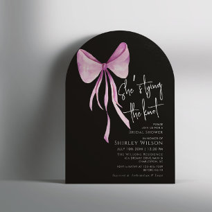 Invitación Rubor Pink Bow ella está atando la ducha nupcial