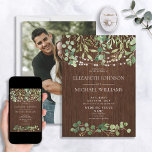 Invitación Ruidogrienta acuarela Eucalyptus Foto<br><div class="desc">Esta hermosa y romántica y rústica vegetación acuática invita a la celebración de bodas con eucaliptos. En la parte superior, una suntuosa y verde colección de eucalipto verde y bayas naturales, y respaldada por brillantes lámparas de cuerda. En la parte inferior del diseño se colocan arreglos similares y un elegante...</div>