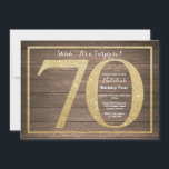 Invitación Rusic Surprise 70th Birthday Invitation Gold<br><div class="desc">Invitación de cumpleaños número 70 de Rustic Surprise. Invitación a la fiesta de cumpleaños de Purpurina de oro con antecedentes de madera rústica. Cumpleaños sorpresa. Cumpleaños de adultos. Hombres o Mujeres Fiesta de Bday Bash. Para una mayor personalización, haga clic en el botón "Personalizar" y utilice nuestra herramienta de diseño...</div>