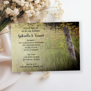 Invitación Rustic Fence Post y la boda campestre con flores s