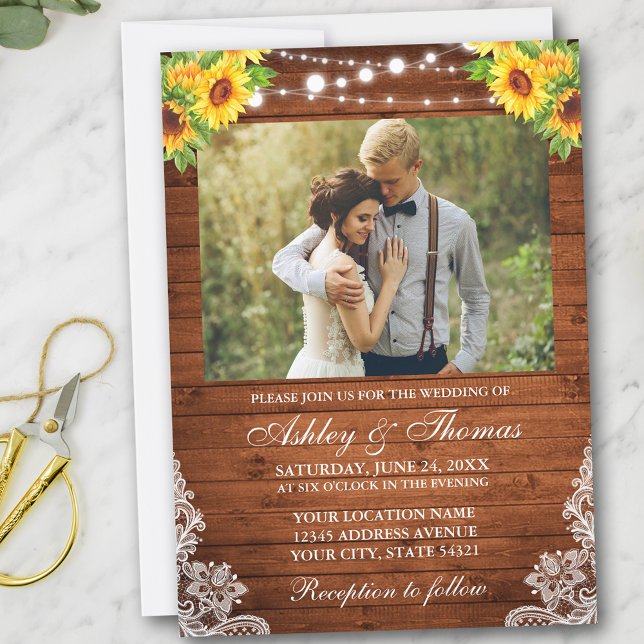 Invitación Rustic Sunflower Floral Wood String Light Foto (Customize to add more text or more photos to back of card.)