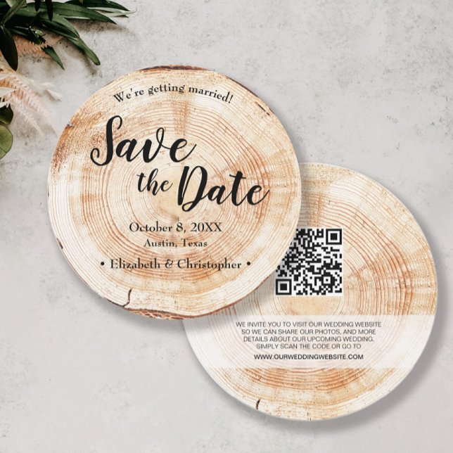 Invitación Rustic Wood boda con sitio web de boda de código Q (Unique rustic wood wedding save the date QR code wedding website.)