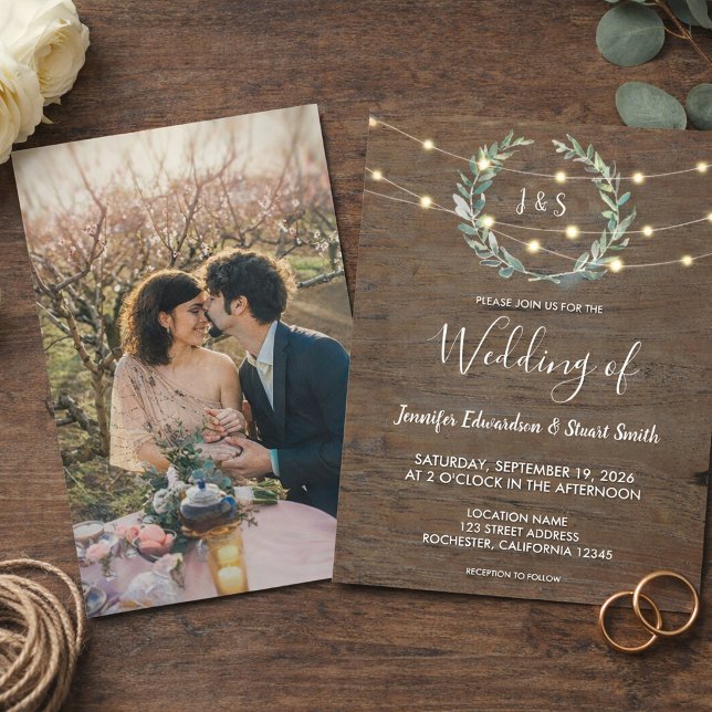 Invitación Rustic wood string lights monogram photo Wedding (Rustic wood string lights monogram photo Wedding Invitation. For your rustic country wedding.)