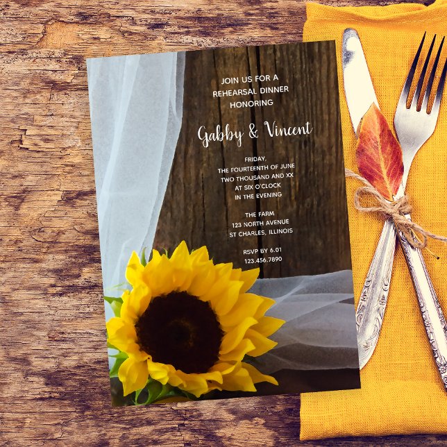 Invitación Rustic Yellow Sunflower Barn Wood Rehearsal Dinner (Subido por el creador)